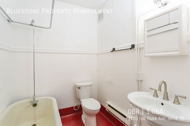 Building Photo - 1405 SW Park Ave