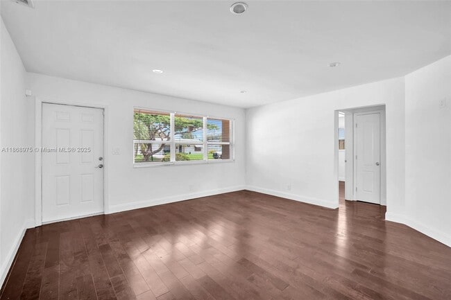 Building Photo - 2112 N 32nd Ct
