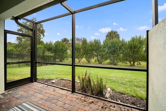 Building Photo - Stunning  2-bedr 2-bath+ Den/office home located in the desirable Lindsford in Fort Myers