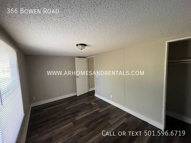 Building Photo - 366 Bowen Rd