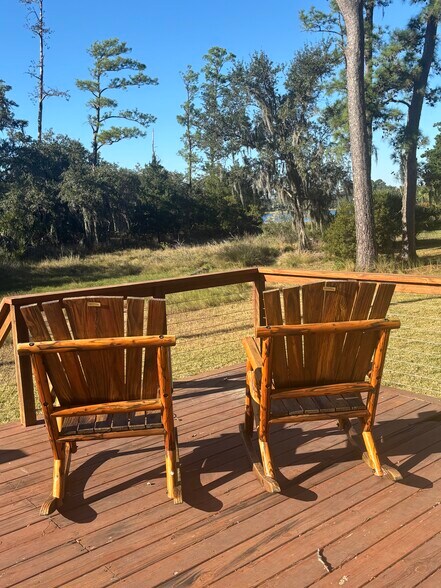 Building Photo - 44 W River Dr