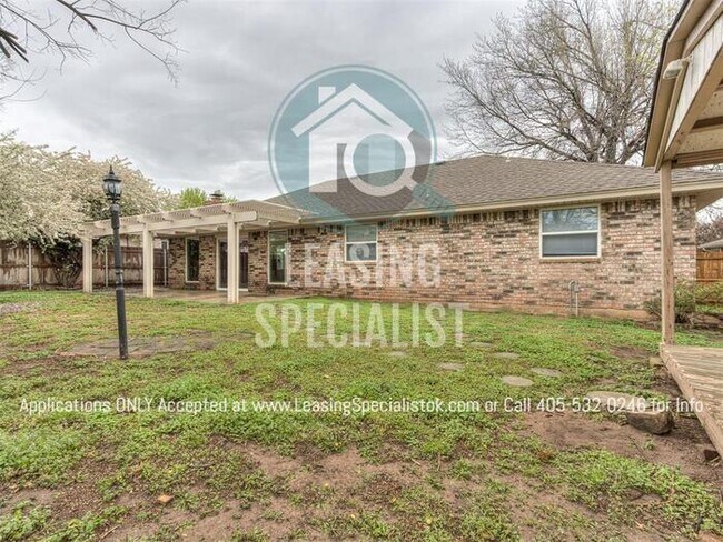 Building Photo - Stunning Yukon 3 Bed 2 Bath Home Available...