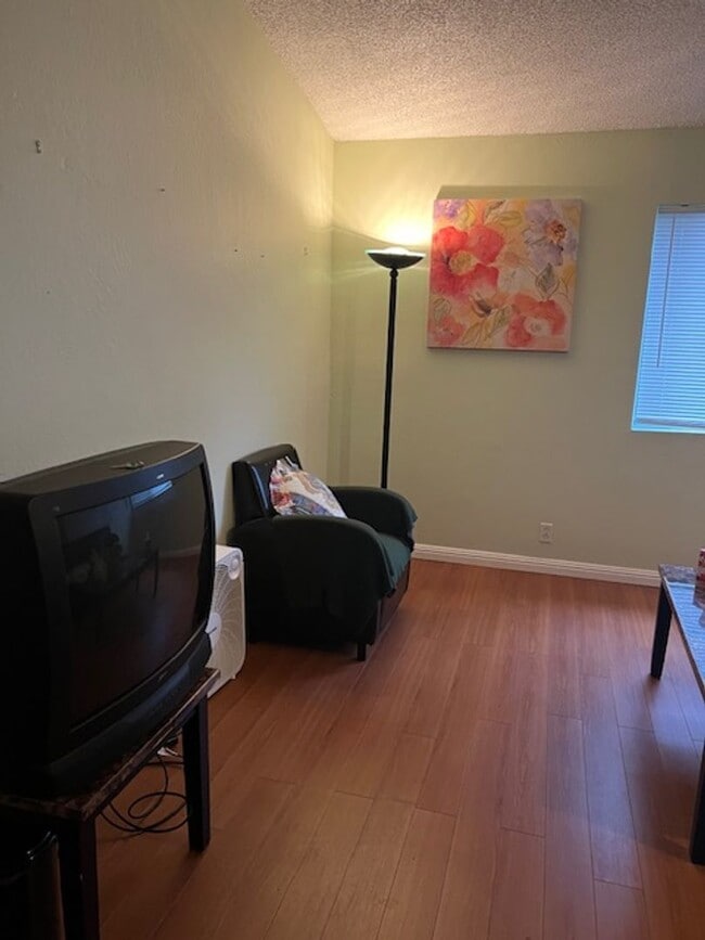 Building Photo - Beautifully remodeled 1 bedroom & 1 bath unit near Six Flags in Vallejo