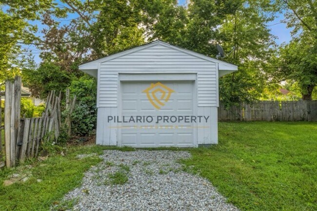 Building Photo - Beautifully Renovated 2-Bedroom Home Near Indy Motor Speedway, Available NOW!