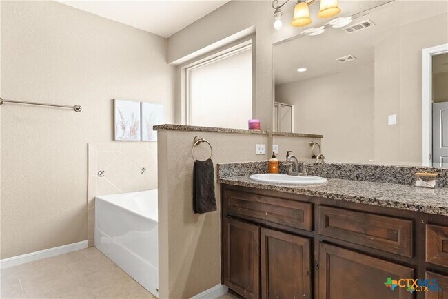 Building Photo - 3421 Doss St