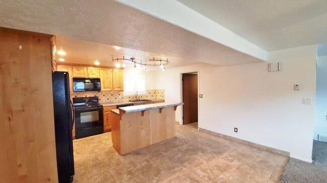 Building Photo - 3 Bd 1.5 Bath Home