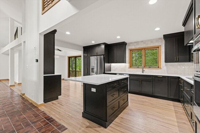 Building Photo - 1424 Bradford Dr