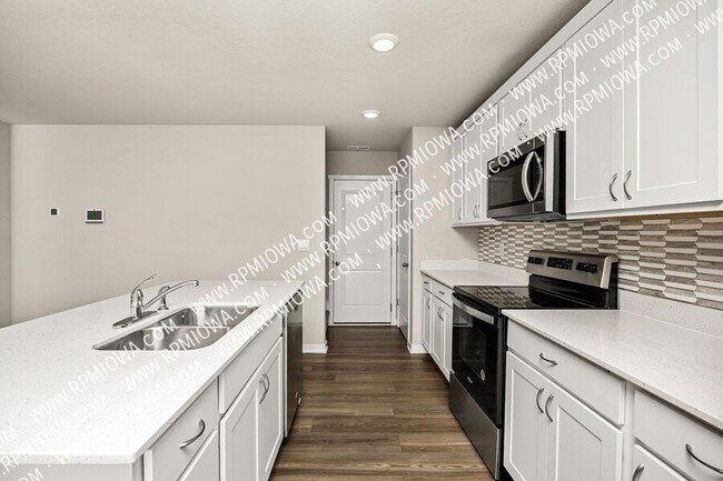Building Photo - 2578 SE Morningdew Dr