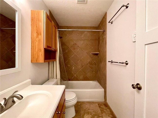 Building Photo - 403 Monroe Ave S