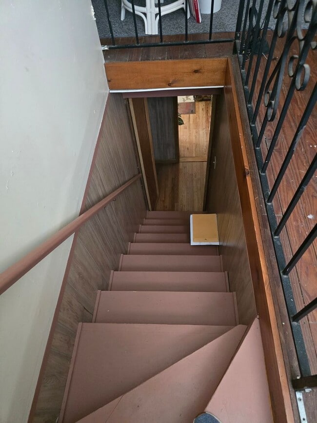 Building Photo - Cozy Home