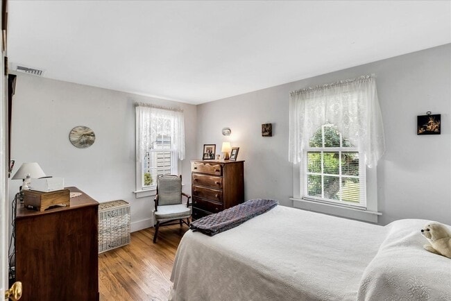 Building Photo - 40 English St