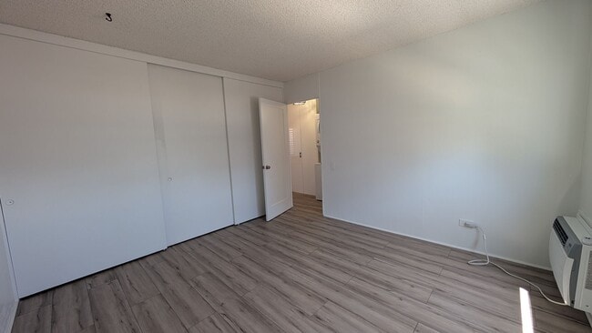 Building Photo - Beautifully Renovated 1/1/1 at Kalakaua Sands