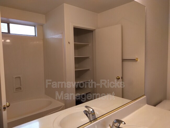 Building Photo - 11506 E Persimmon Ave