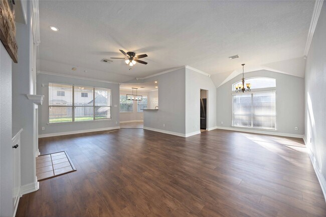 Building Photo - 15018 Summer Knoll Ln