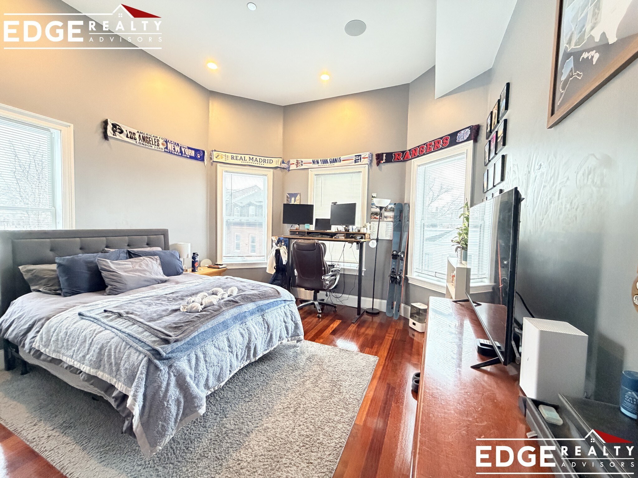 Building Photo - 645 E 3rd St