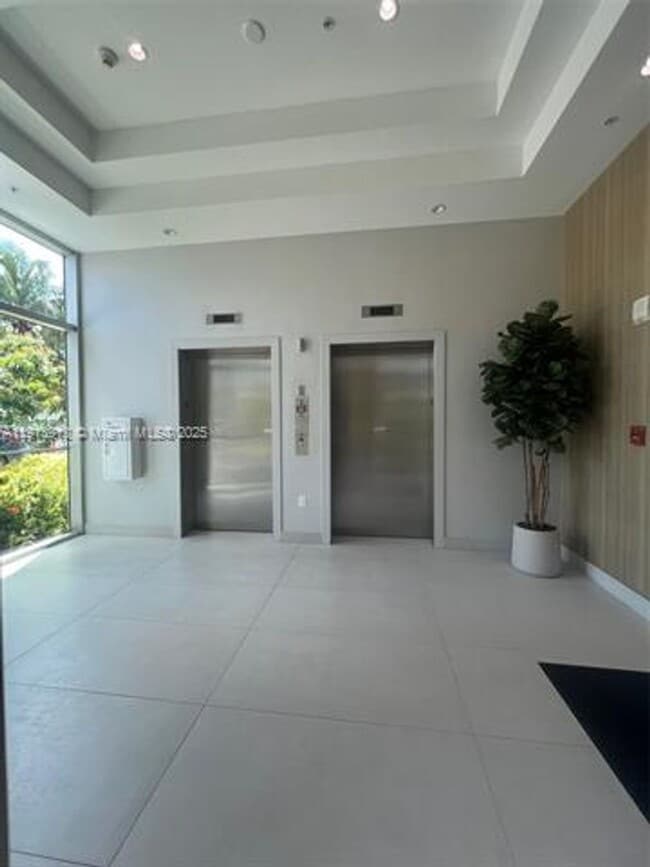 Building Photo - 7910 Harbor Island Dr