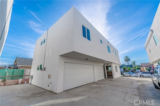 Building Photo - 1183 E 59th Pl