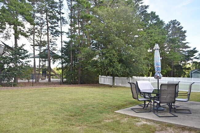 Building Photo - 461 Fanny Ann Way