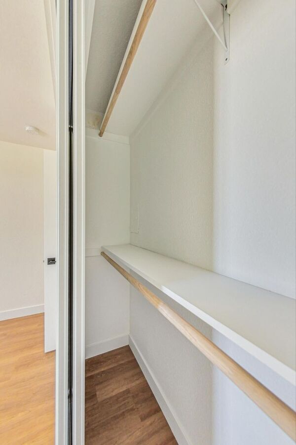Building Photo - 4350 Kirkham St
