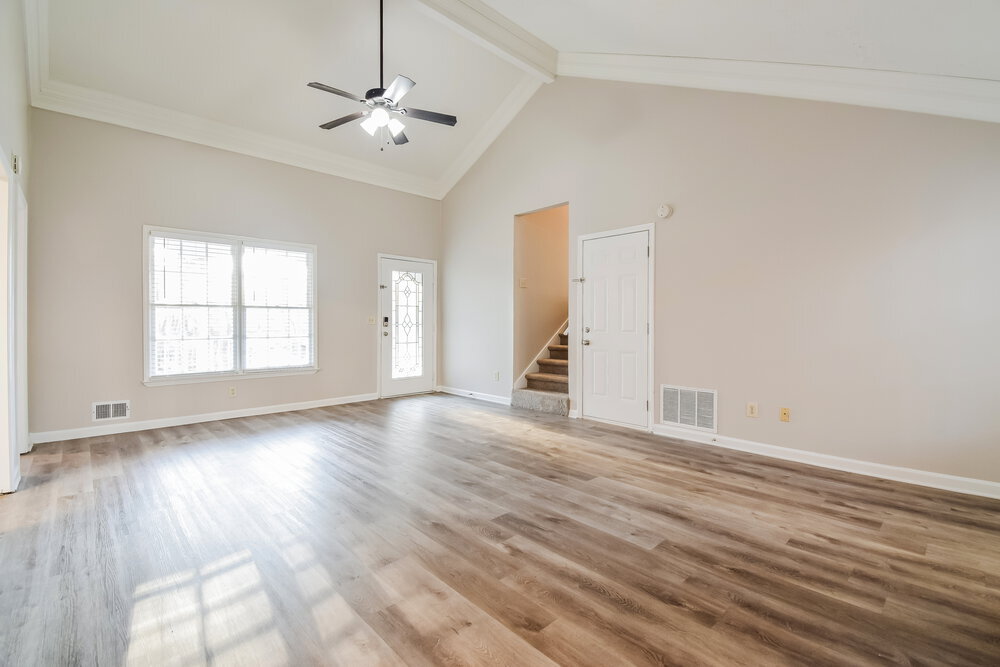 Building Photo - 1111 Realm Ln