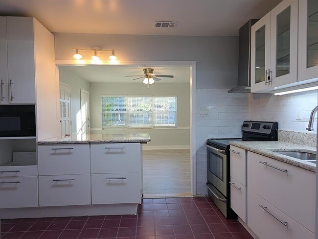 Building Photo - 4713 W El Prado Blvd