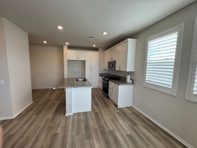 Building Photo - 2 Bedrooms 2.5 Bathrooms condo