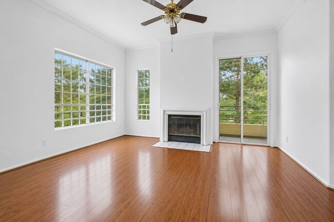Building Photo - Highland Park 2 Bed / 2 Bath Condo with Resort-Style Amenities