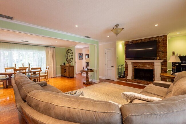 Building Photo - 615 Valle Vista Dr