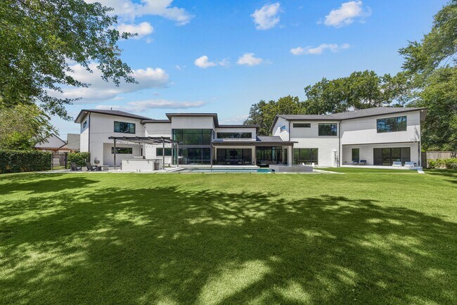 Building Photo - 12427 Pebblebrook Dr
