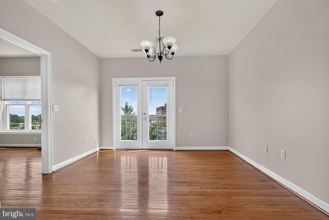 Building Photo - 501 Hungerford Dr