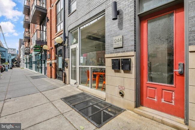 Building Photo - 1244 N Front St