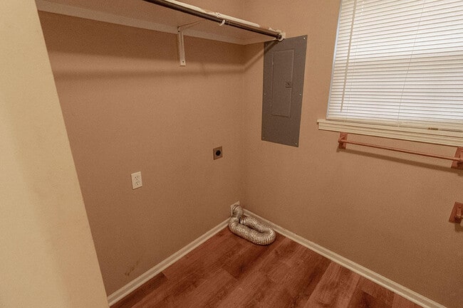 Building Photo - 1530 Florence Dr