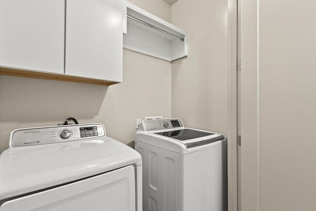 Building Photo - 328 Vin Almoradi Ct