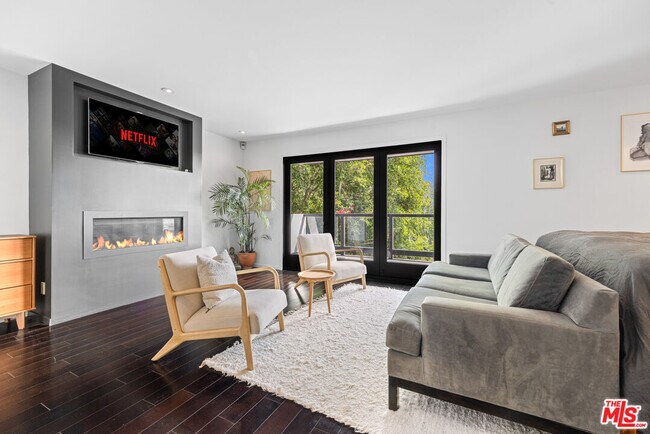 Building Photo - 2300 Ronda Vista Dr