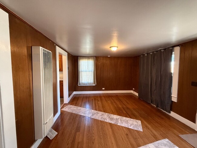 Building Photo - Charming 2 Bedroom 1 Bath Home
