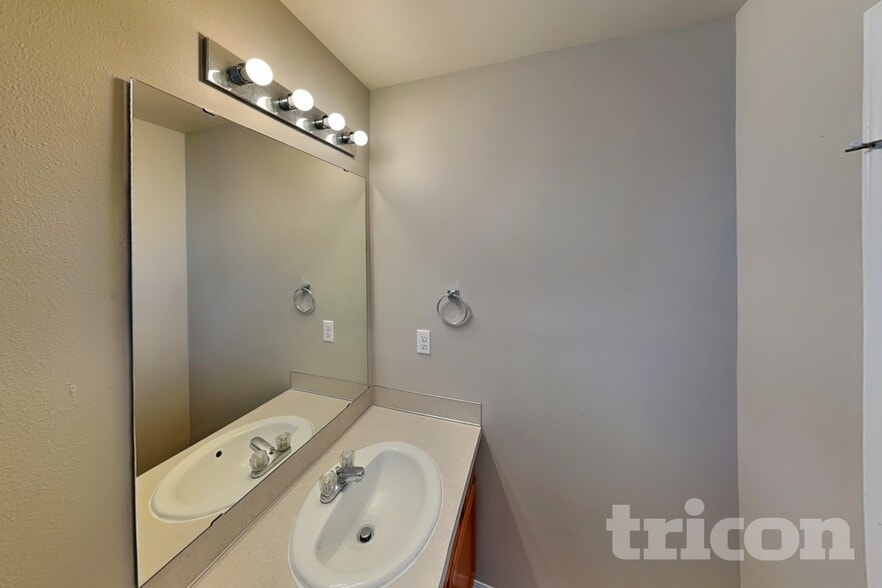 Building Photo - 18012 17th Ave Ct E