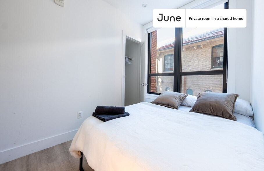 Building Photo - Room in Shared 4 bed/2 bath home in Dupont Circle