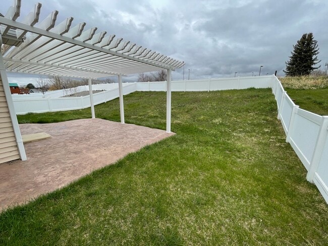 Building Photo - Spacious 3 bed for rent!