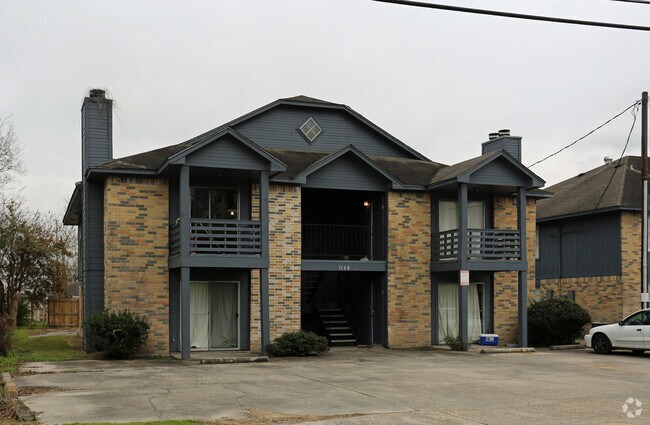 Building Photo - Hacienda Apartments