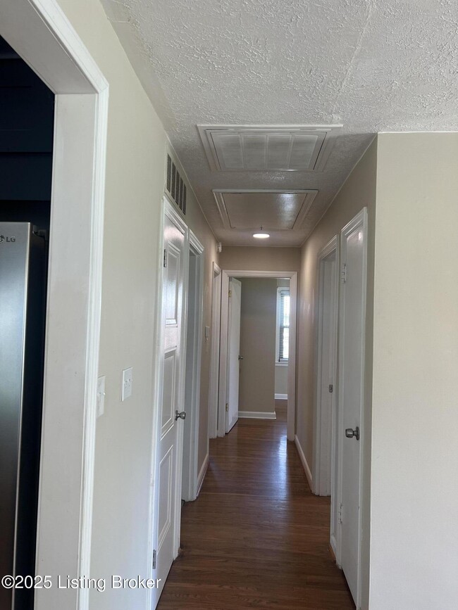 Building Photo - 2504 Browns Ln
