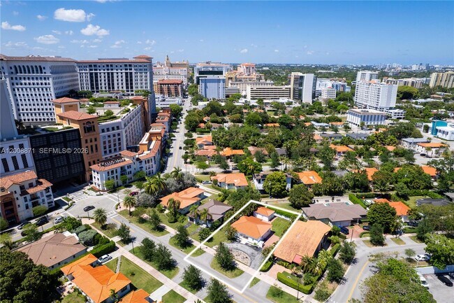 Building Photo - 3021 Coconut Grove Dr