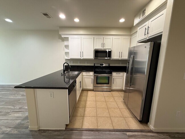 Building Photo - 566 Almaden Walk Loop