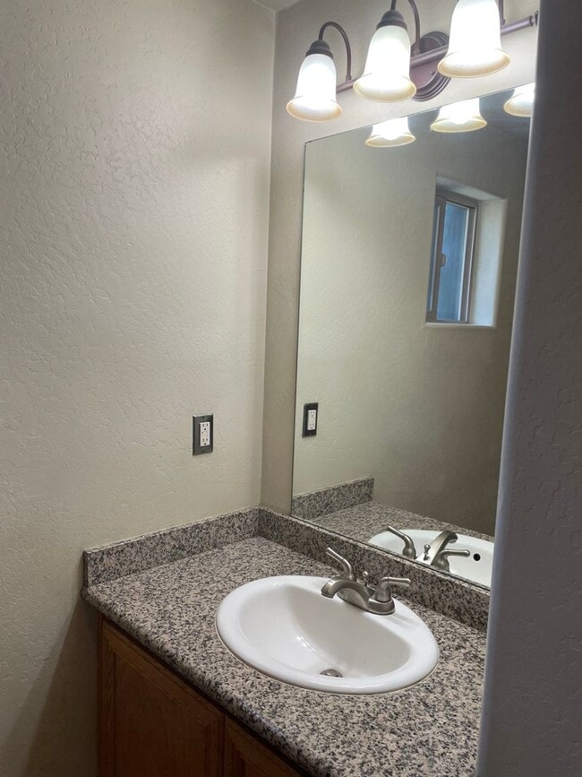Building Photo - Cozy 1 Bed 1 Bathroom-Located in Friendly ...