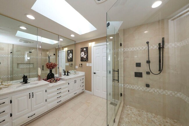 Building Photo - Luxury Kingsmill Treehouse Retreat | 7BR Custom Home with Private Suite