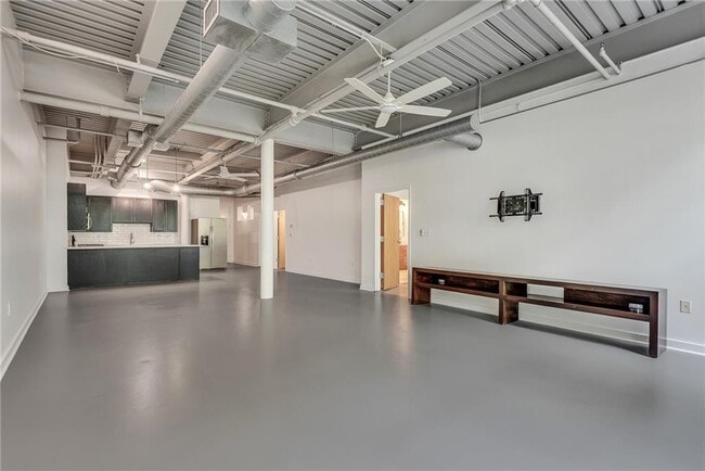 Building Photo - 400 Village Pkwy