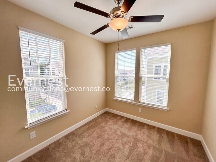 Building Photo - 351 Kara Ln