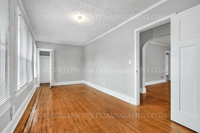 Building Photo - 664 Lindell Ave