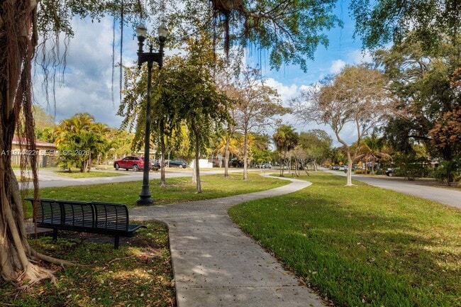 Building Photo - 1301 NE 153rd St