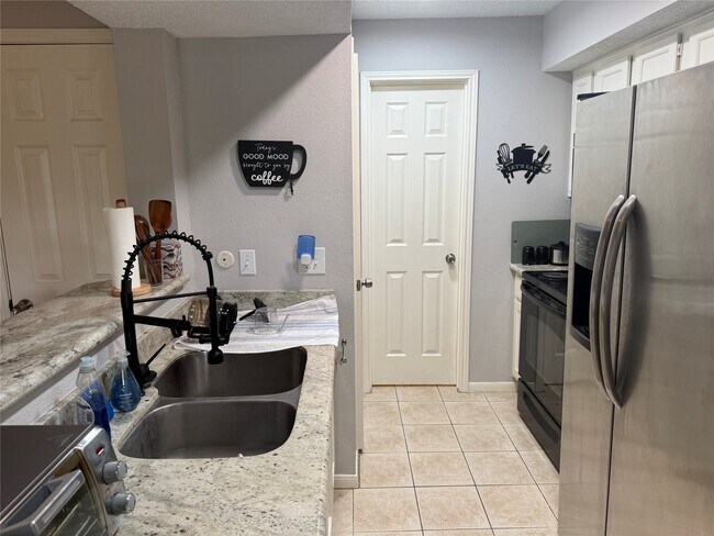 Building Photo - 2300 Old Spanish Trl