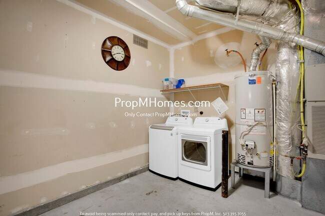 Building Photo - Cozy Three Bedroom Home in SE - New Photos!